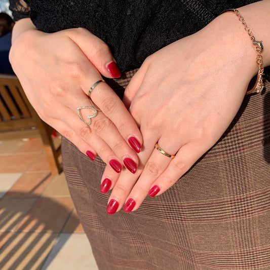 新色 \シアーボルドー/